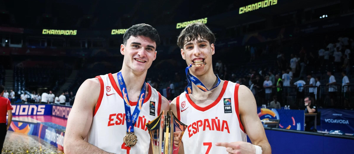 Guillermo del Pino (d) anotó la canasta que le dio el triunfo a España en la final del Eurobasket sub-18
