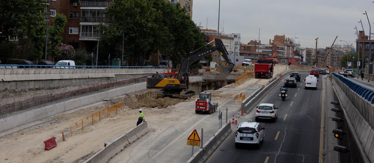 Trabajadores durante las obras de la A-5