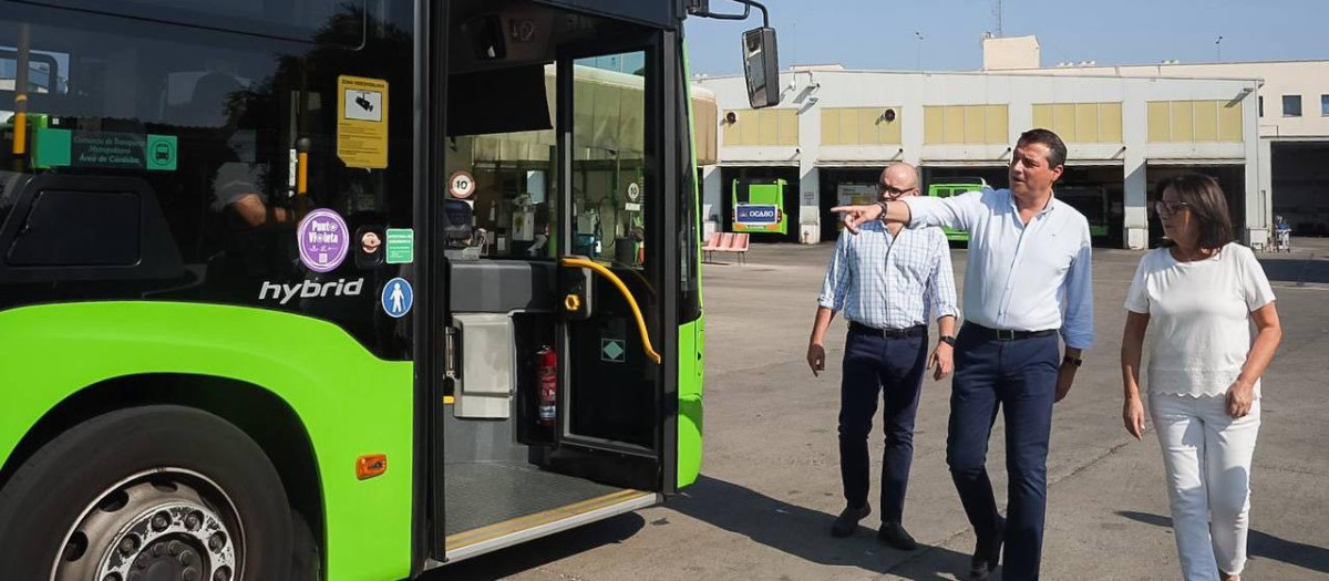 Bernardo Jordano, José María Bellido y Ana Tamayo, en las dependencias de Aucorsa