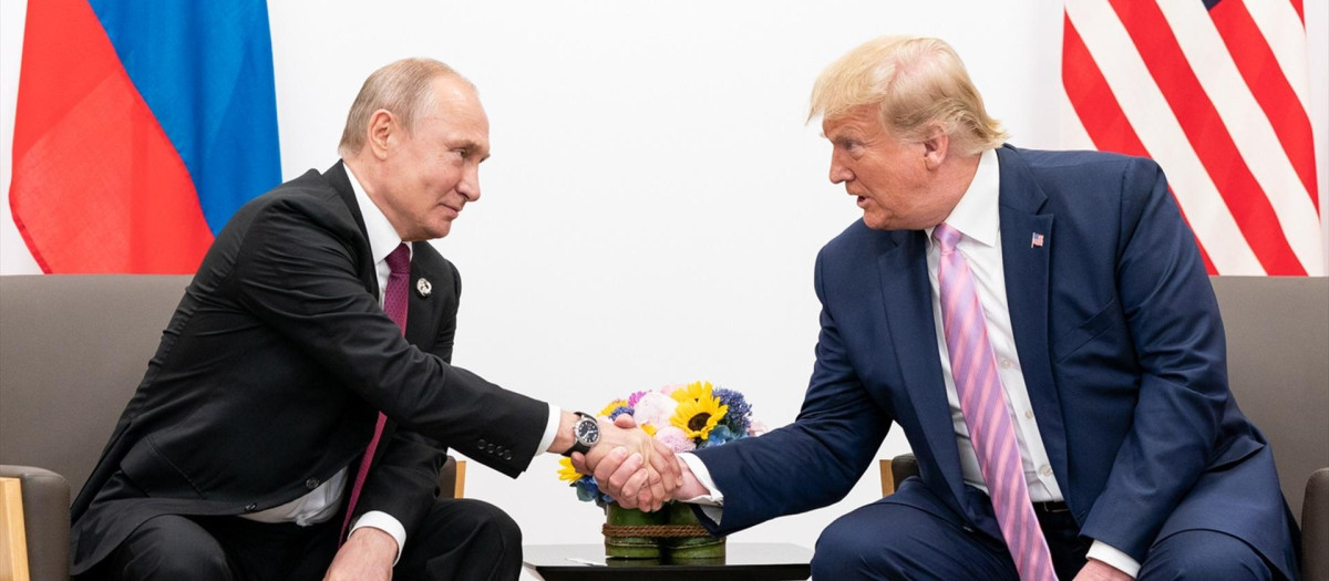 (Vladimir Putin y Donald Trump, durante una reunión den 2019 en Osaka, Japón