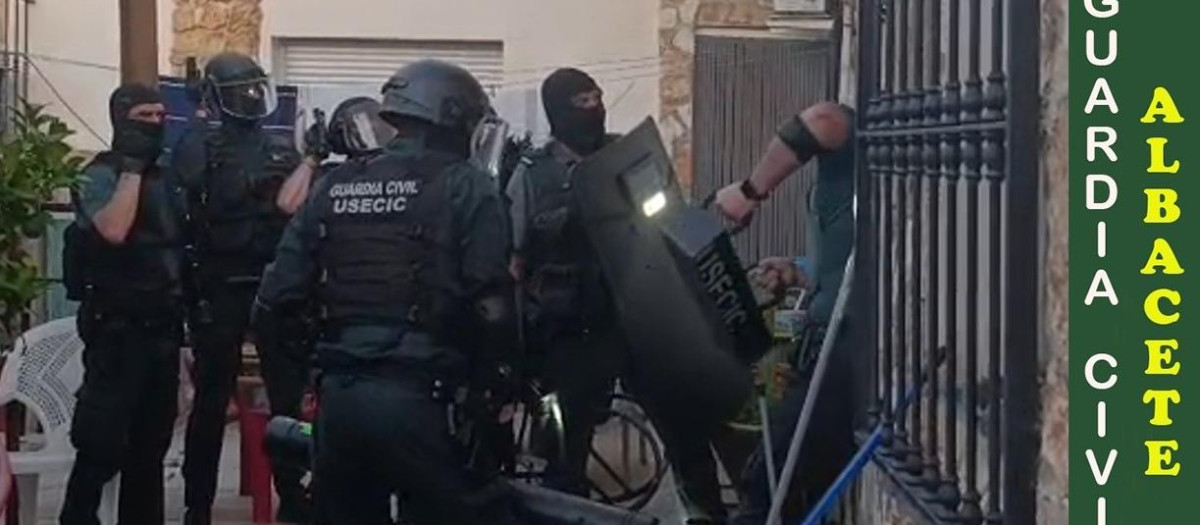 Operativo 'Daikin'.

REMITIDA / HANDOUT por GUARDIA CIVIL
Fotografía remitida a medios de comunicación exclusivamente para ilustrar la noticia a la que hace referencia la imagen, y citando la procedencia de la imagen en la firma
07/8/2025