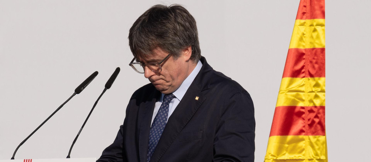 El esperpento de los sombreros de paja y la 'operación Jaula': así fue la segunda fuga de Puigdemont