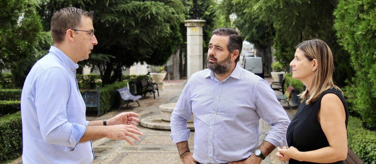 (Foto de ARCHIVO)
El presidente del Partido Popular de Castilla-La Mancha, Paco Núñez, con el alcalde de Seseña, Jaime de Hita, y la secretaria general del PP, Carolina Agudo.

Sebastián Hipperdinger / Europa Press
01/8/2025