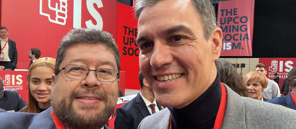 Samuel Doria Medina, candidato presidencial de Bolivia, junto a Pedro Sánchez