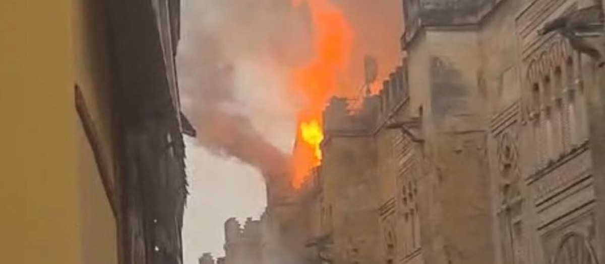 Incendio en la Mezquita Catedral de Córdoba