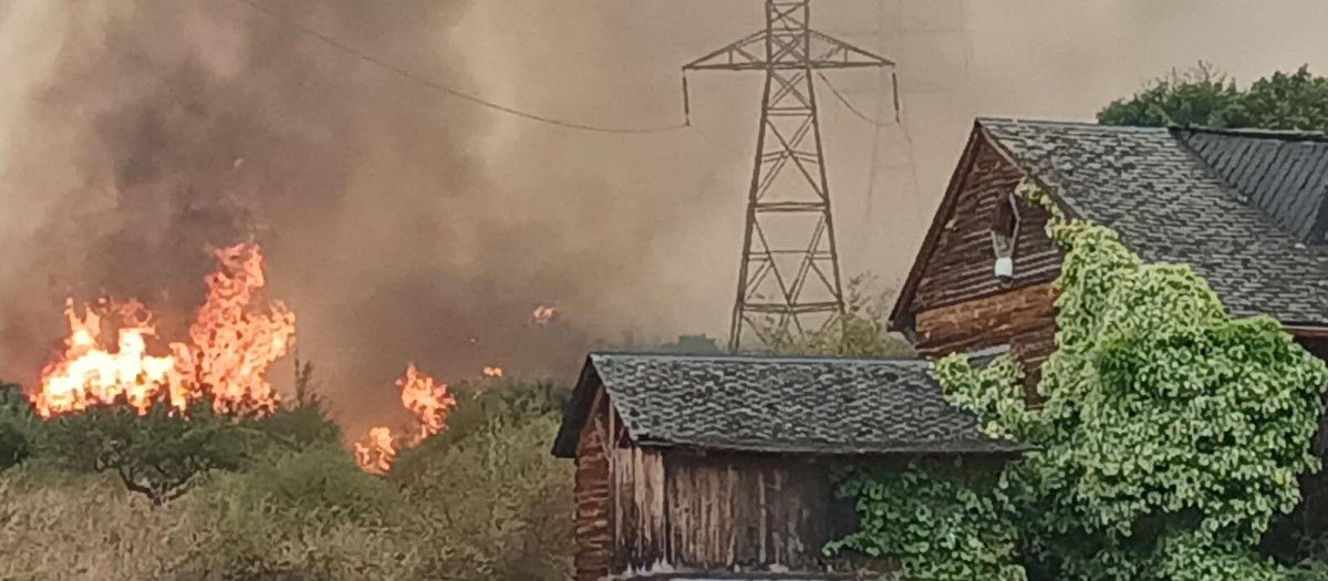 Casas afectadas por el incendio en el pueblo de Las Médulas (León)