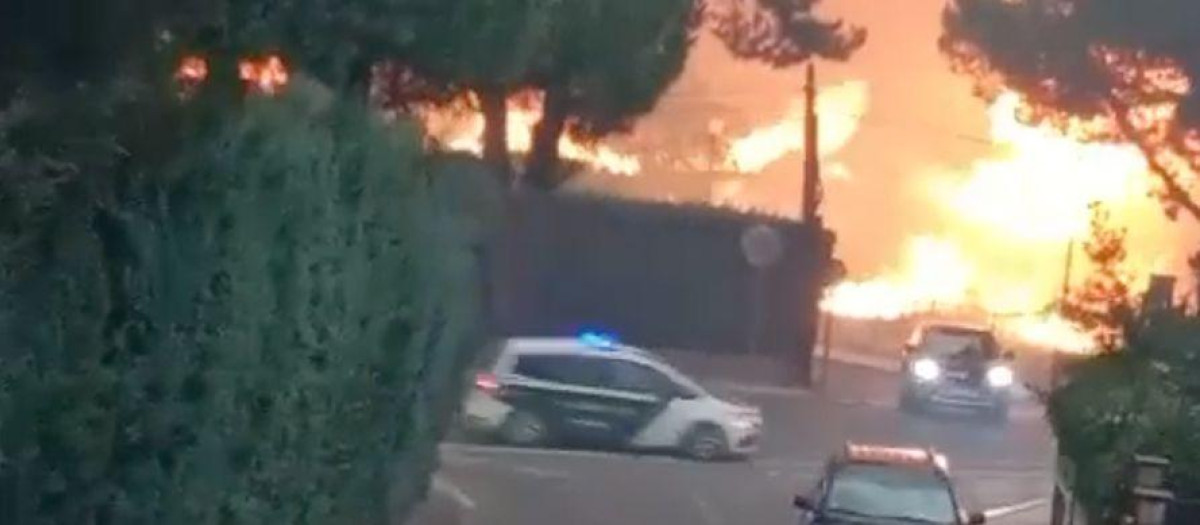 El problema es que las llamas se acercaron demasiado a núcleos urbanos sin desalojar