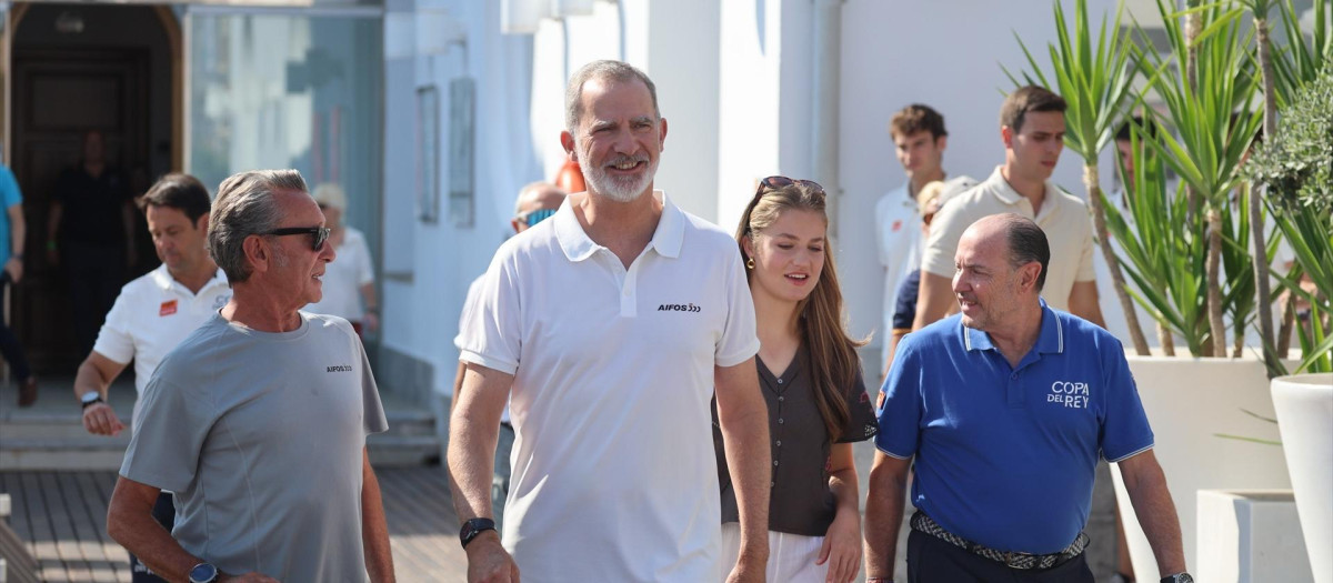 El Rey Felipe VI y la Princesa Leonor en el puerto deportivo, a 02 de Agosto de 2025, en Palma de Mallorca