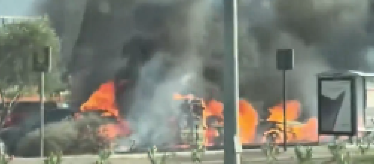 El incendio se llevó por delante una decena de coches