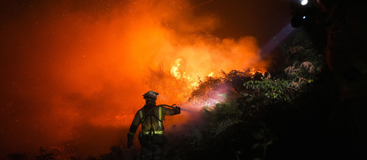 INCENDIO BARRIO DE CUDEIRO, CIUDAD DE OURENSE: OURENSE 28/07(22