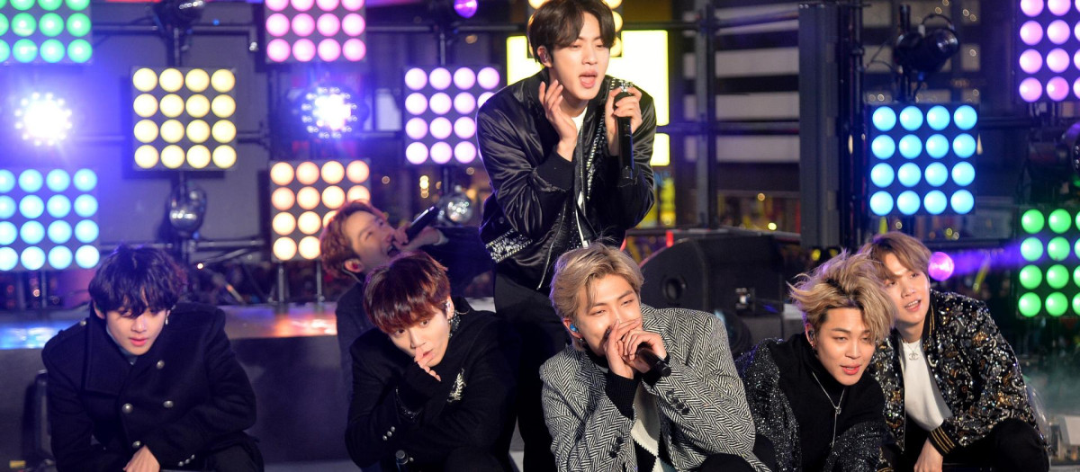La banda de K-pop BTS en el concierto de Nochevieja en Times Square