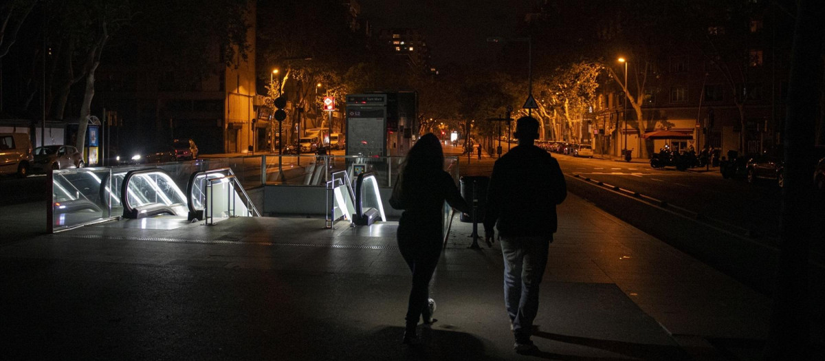 Una calle barcelonesa, durante el apagón del pasado 28 de abril.