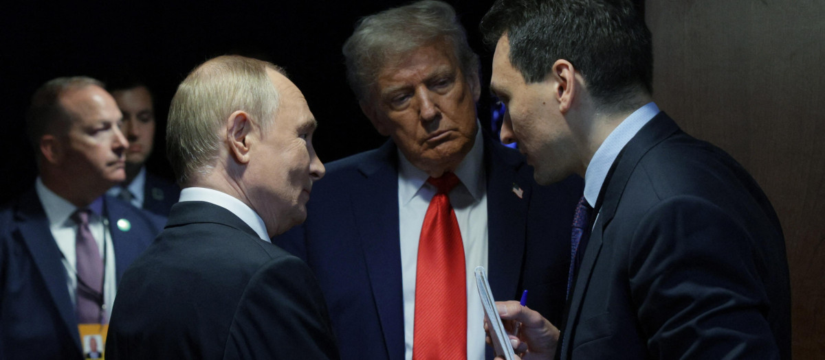 Vladimir Putin y Donald Trump en la base de la Fuerza Aérea de Elmendorf en Alaska