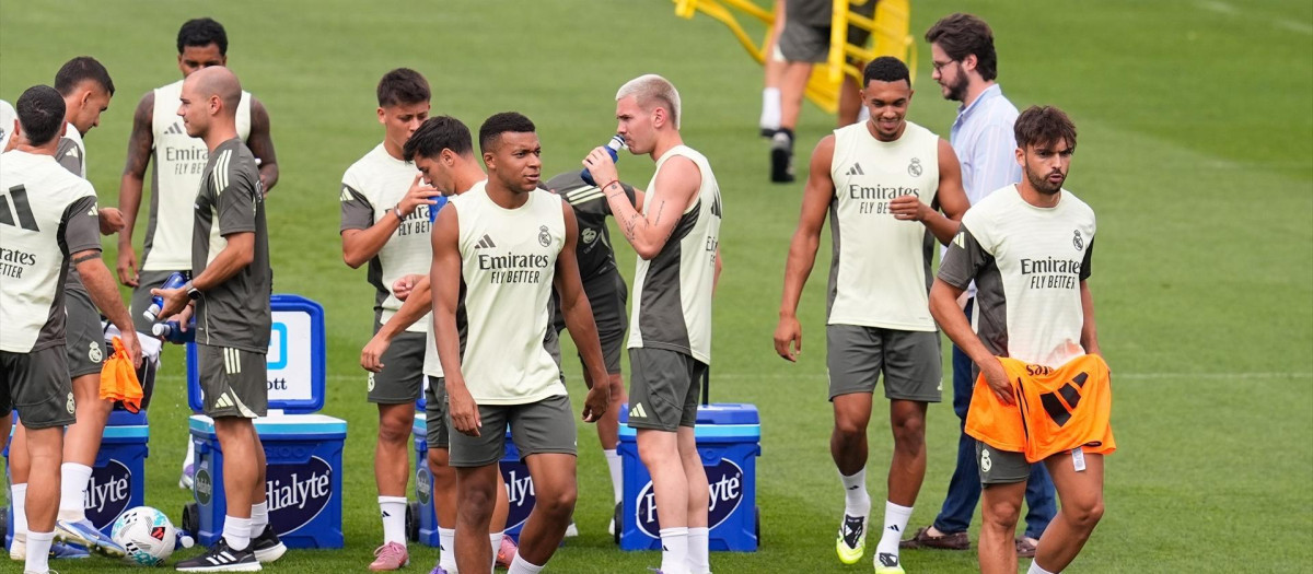 Los jugadores del Real Madrid en un entrenamiento