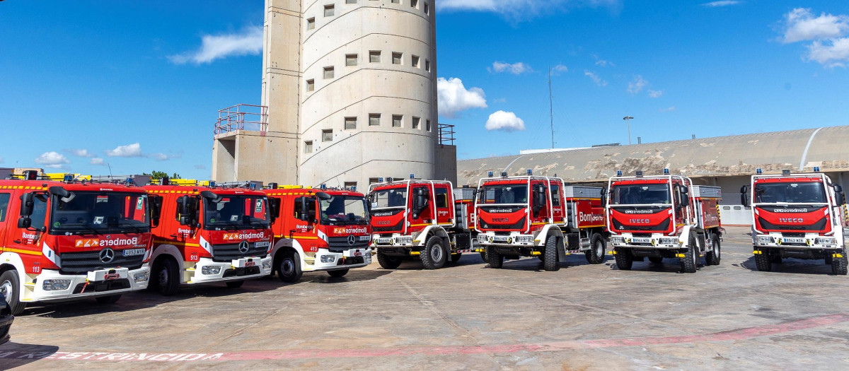 Imagen de camiones de bomberos en Alicante.