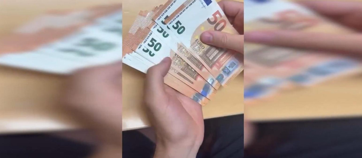 Foto en la que se pueden ver los billetes falsos que la detenida presuntamente usaba para cometer estafas.