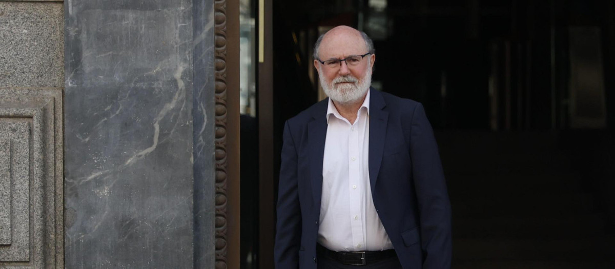 El presidente de Tragsa, Jesús Casas, a su salida este viernes de la reunión con el consejero de Medio Ambiente, Agricultura e Interior de la Comunidad de Madrid, Carlos Novillo