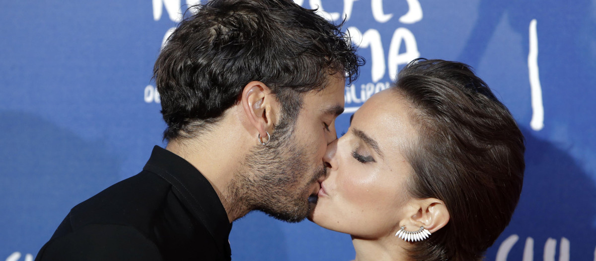 Los actores Álex García y Verónica Echegui durante la premiere de la película " No culpes al karma de lo que te pasa por gilipollas " en Madrid.
08/11/2016