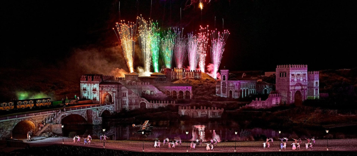 (Foto de ARCHIVO)
Representación de 'El Sueño de Toledo' en Puy du Fou.

REMITIDA / HANDOUT por PUY DU FOU
Fotografía remitida a medios de comunicación exclusivamente para ilustrar la noticia a la que hace referencia la imagen, y citando la procedencia de la imagen en la firma
27/5/2024