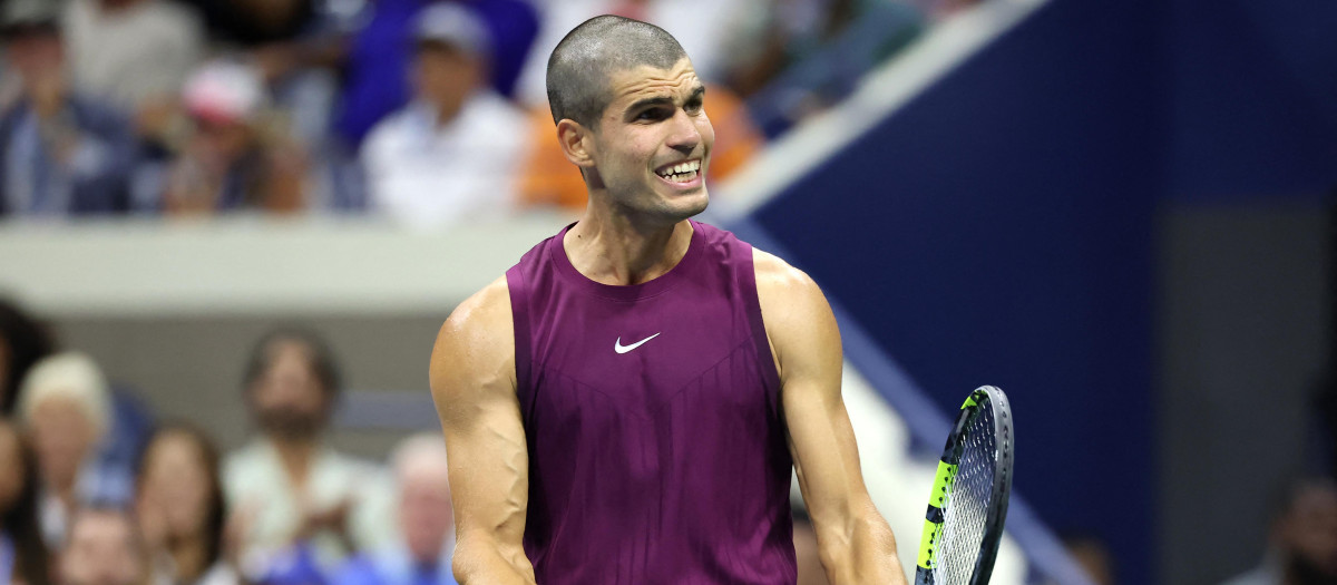 Carlos Alcaraz celebra un punto durante la primera ronda del US Open