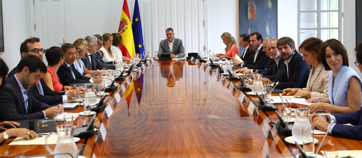 El reencuentro de Pedro Sánchez y sus ministros este martes en la Moncloa