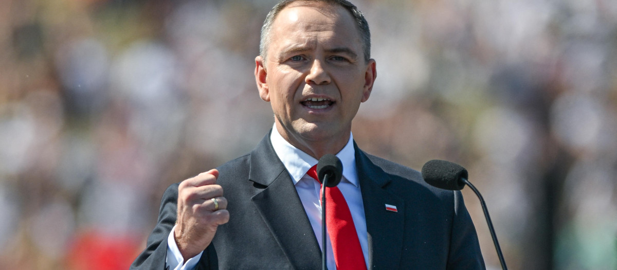 Karol Nawrocki, presidente de Polonia, durante un desfile militar en Varsovia