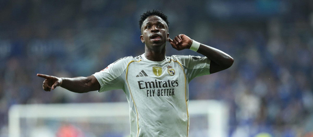 Vinicius Junior celebrando su gol en Oviedo