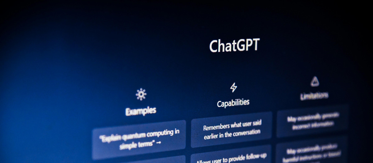 Una pantalla de ordenador en la que se está usando ChatGPT