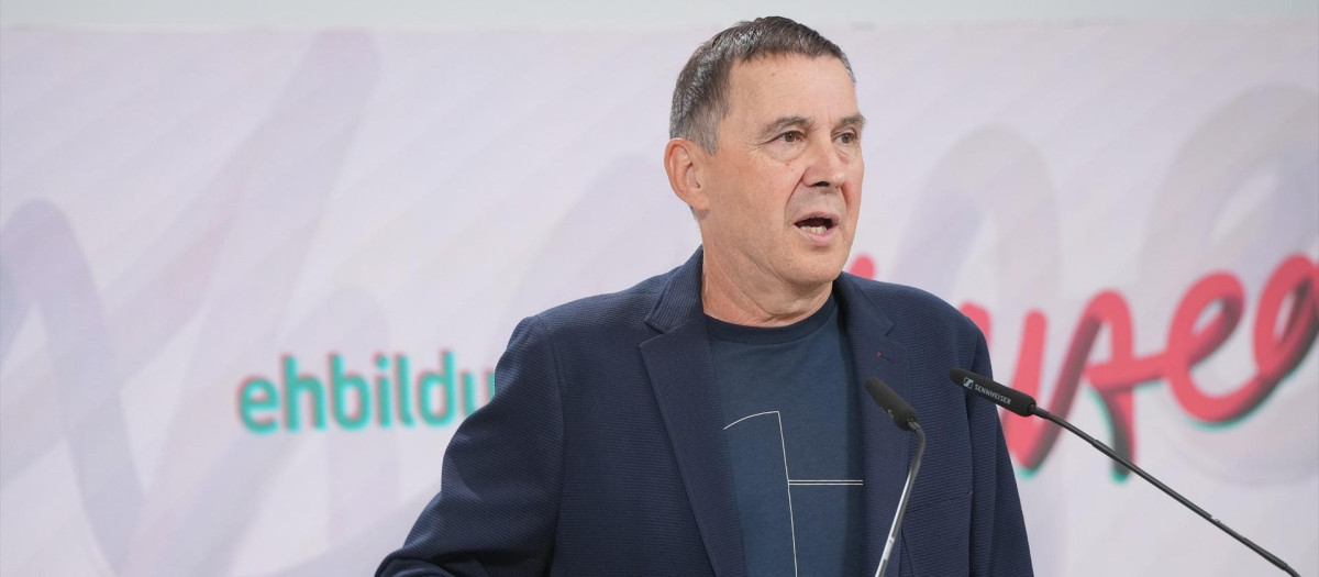 Arnaldo Otegi durante la rueda de prensa con la que ha iniciado el curso politico