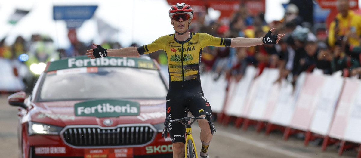 Jonas Vingegaard celebra su victoria de etapa