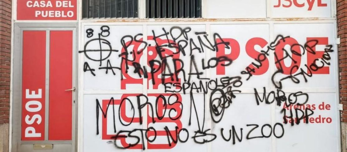 La Casa del Pueblo de Arenas de San Pedro, que ha sido vandalizada