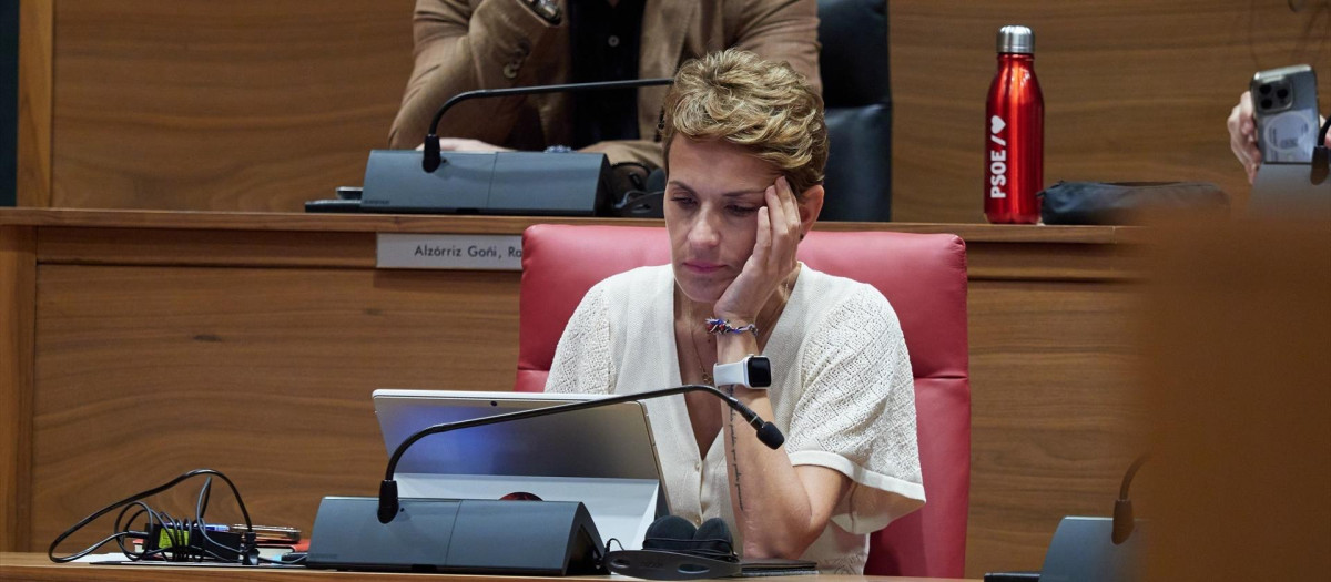 María Chivite y Ramón Alzórriz, durante un pleno parlamentario
