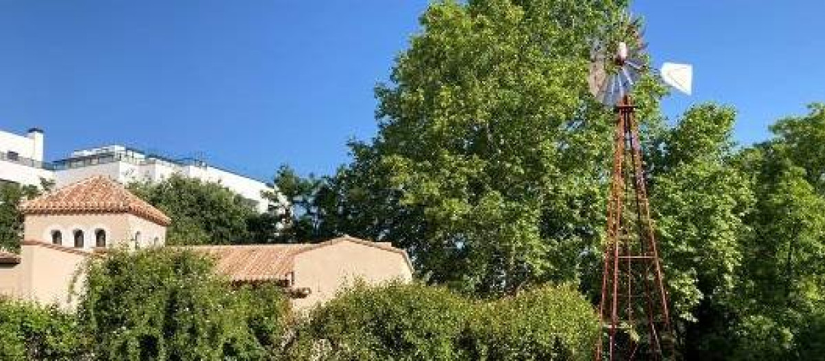 Casa del reloj y molino de viento de la Quinta de los Molinos