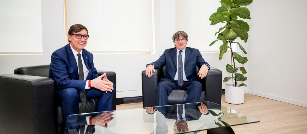 Salvador Illa y Carles Puigdemont, reunidos en Bruselas este martes