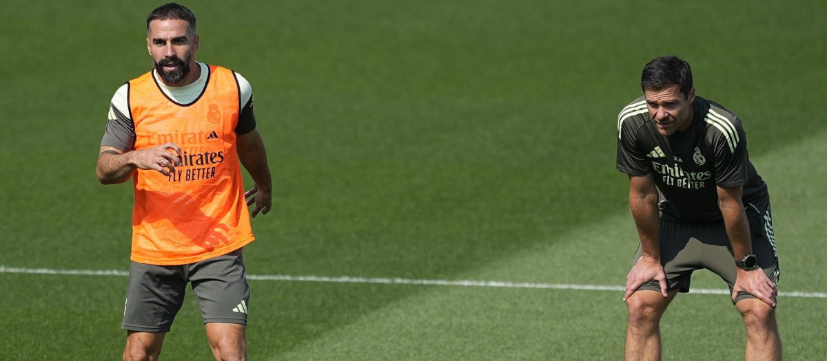 Daniel Carvajal y Xabi Alonso, durante un entrenamiento de esta temporada