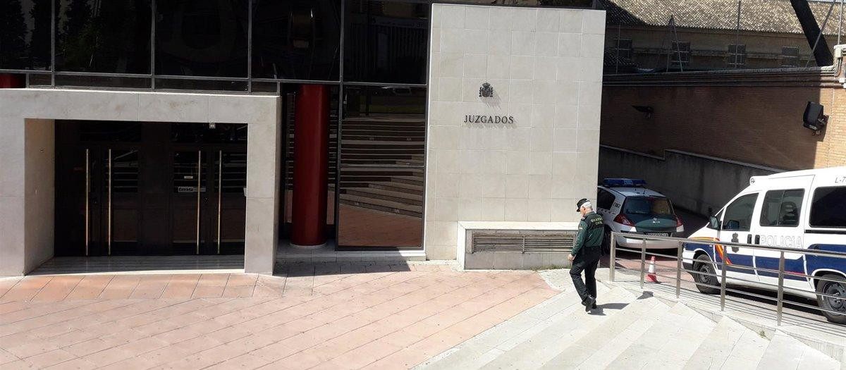 Entrada de los Juzgados de La Caleta, en Granada