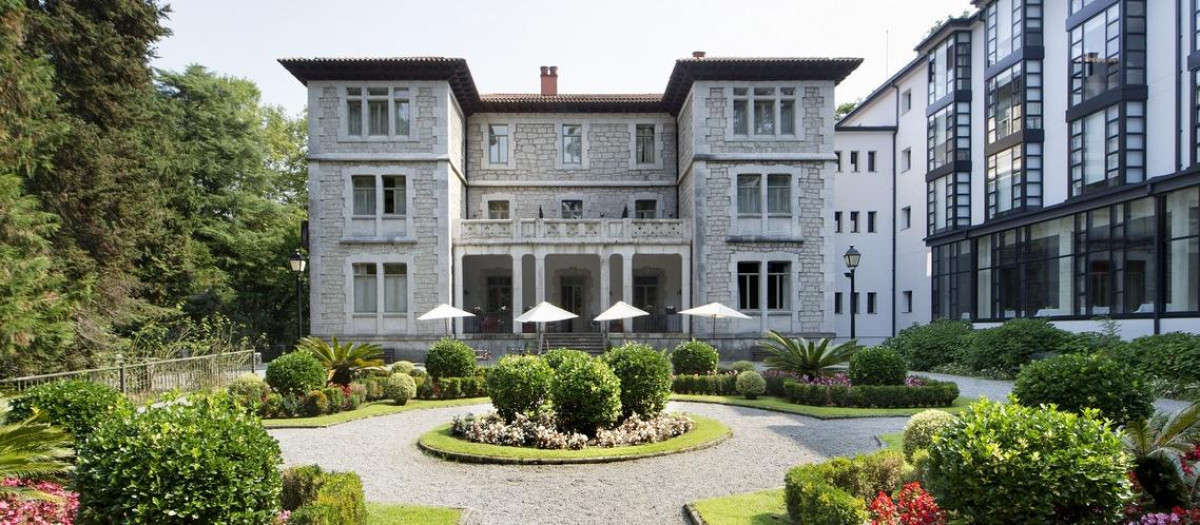 El Parador ocupa un antiguo palacio de finales del XIX.