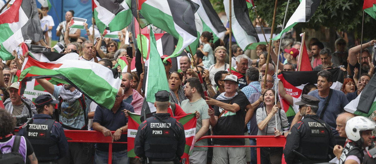 Imagen de la zona de meta de la Vuelta Ciclista a España en Bilbao