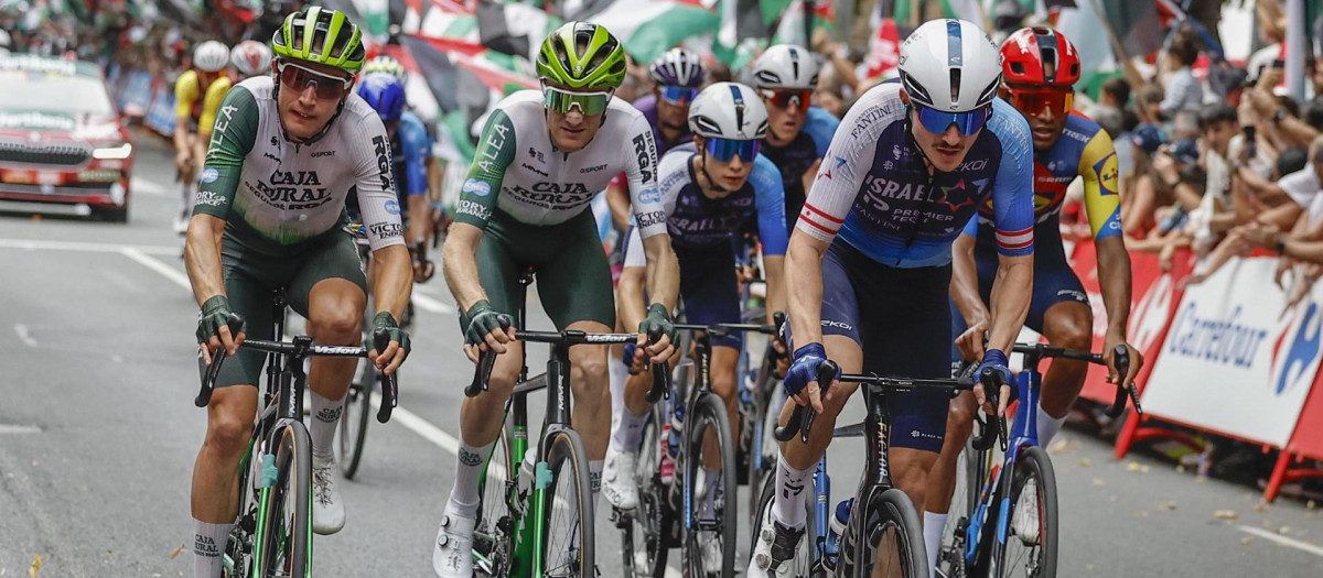 Algunos de los miembros del equipo Israel-Premier Tech