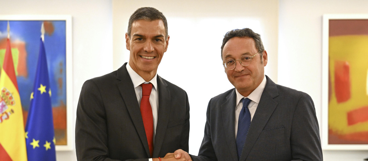 Pedro Sánchez y Álvaro García Ortiz, este jueves en la Moncloa