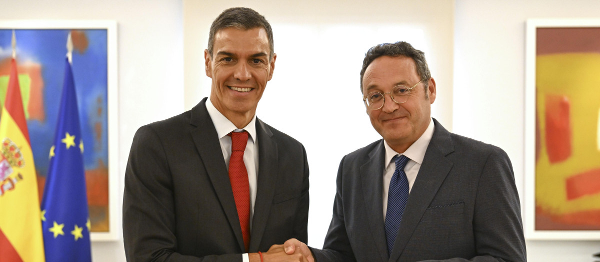 Pedro Sánchez y Álvaro García Ortiz, este jueves en la Moncloa