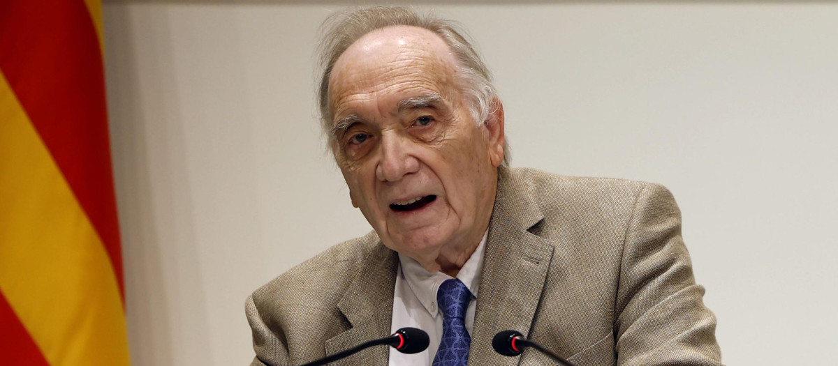 El presidente de la Academia de Cine, Fernando Méndez-Leite, durante la presentación este viernes en Barcelona de la 40ª edición de la gala de los premios Goya