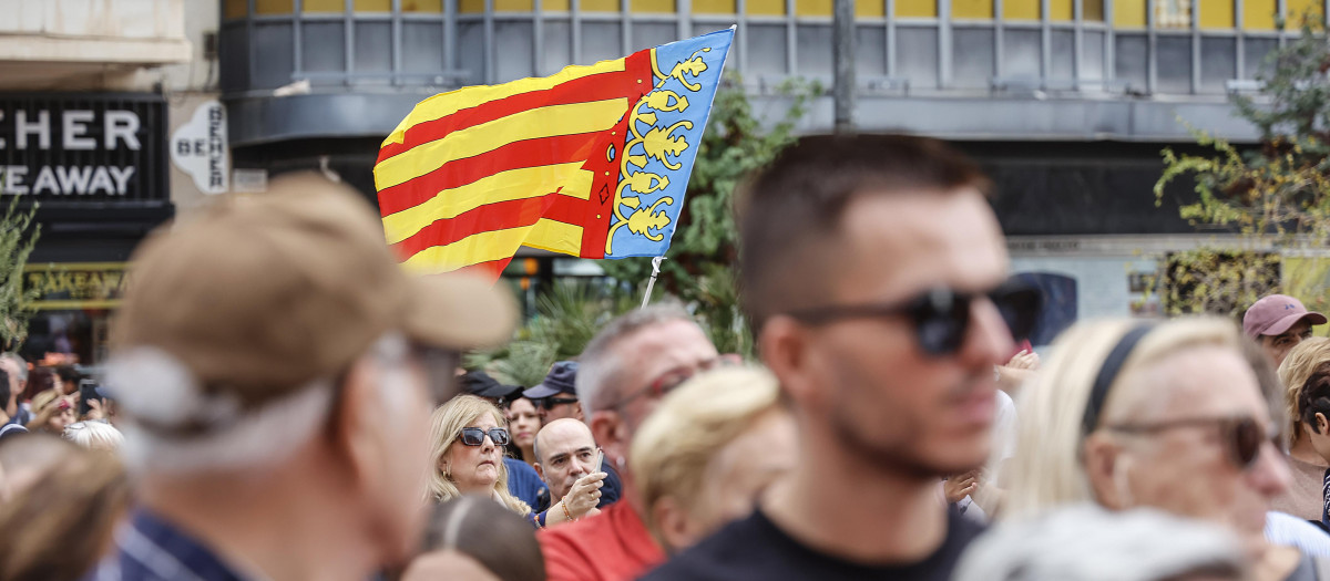 Senyera valenciana en la Procesión Cívica del 9 de Octubre en Valencia.