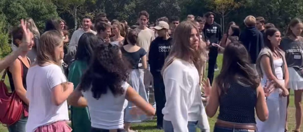 Así son los nuevos compañeros 'hippies' de la Infanta Sofía en Lisboa