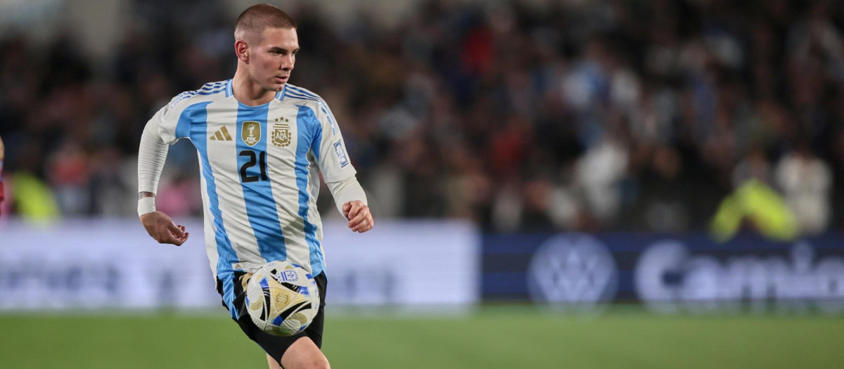 Franco Mastantuono, en un partido con Argentina