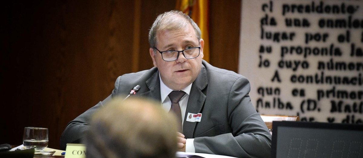 El expresidente de Correos Juan Manuel Serrano, en el Senado
