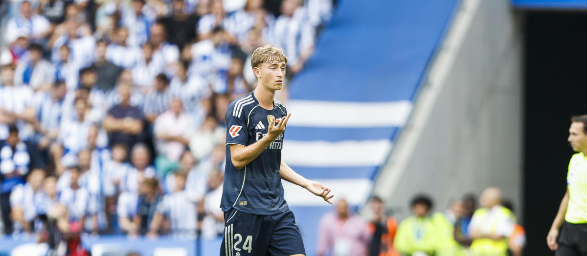 Dean Huijsen durante su expulsión en el partido ante la Real Sociedad