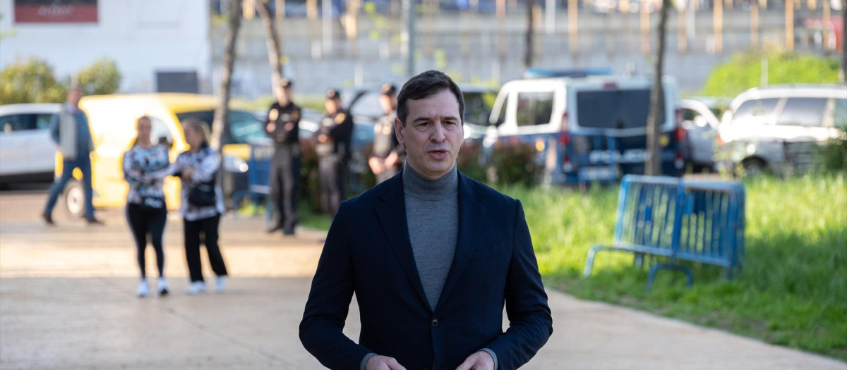 (El hermano de Pedro Sánchez, David Sánchez, a su llegada a los juzgados