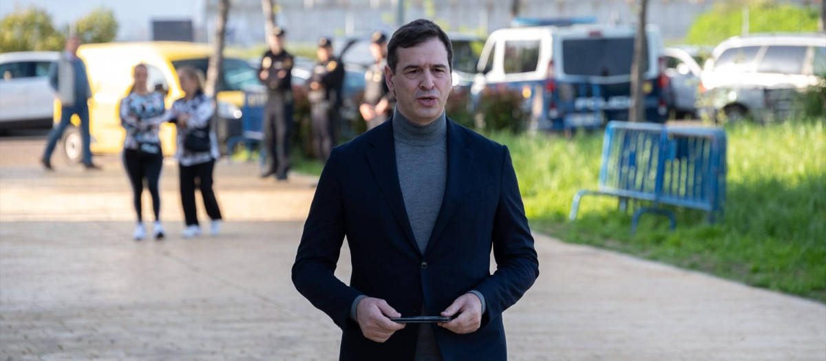 (El hermano de Pedro Sánchez, David Sánchez, a su llegada a los juzgados