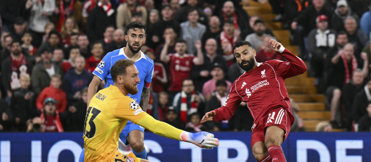 Salah supera a Jan Oblak para marcar el 2-0